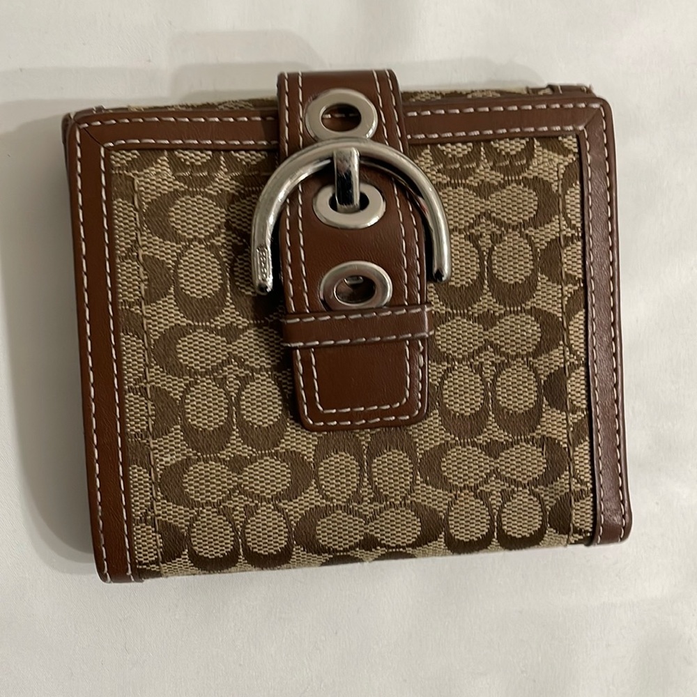 Coach Trifold Buckle wallet